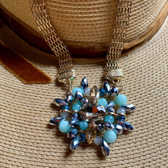 Gorgeous Sparkly Rhinestone Cluster on Gold Tone Mesh Chain Necklace - Natasha - Picture 3 of 8